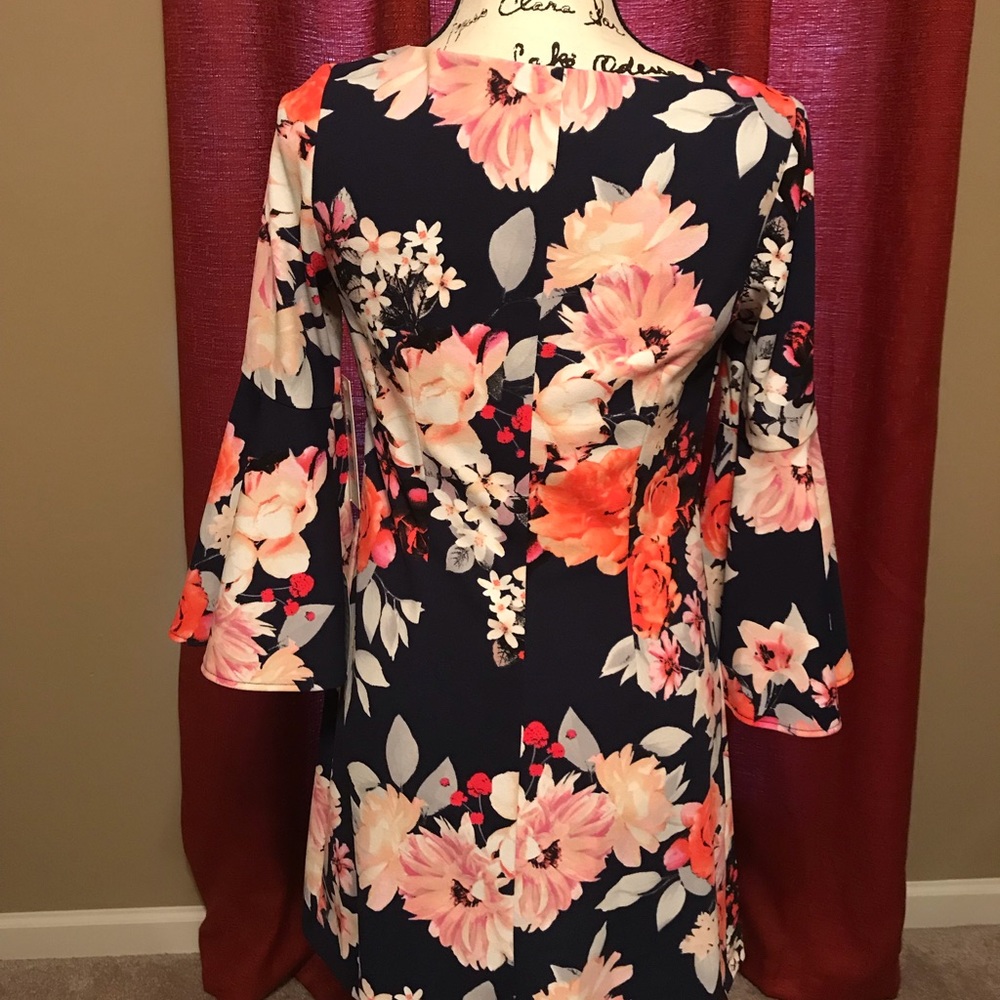 Dress - Picture 3 of 7